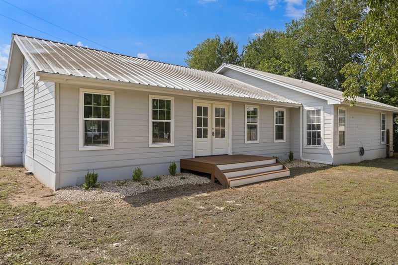 205 E Myrtle LN, Liberty Hill, TX 78642