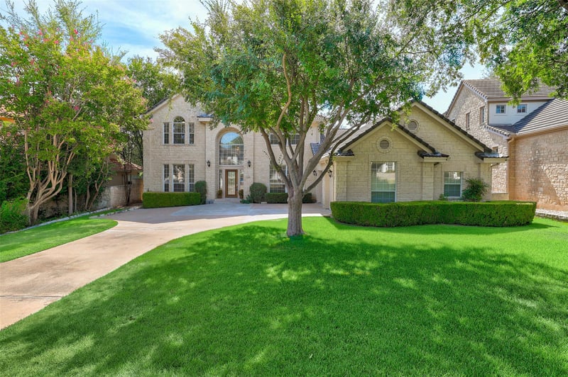 38 Tiburon DR, The Hills, TX 78738