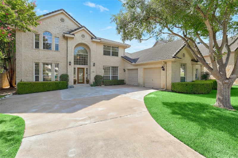 38 Tiburon DR, The Hills, TX 78738