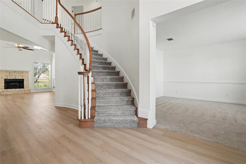 38 Tiburon DR, The Hills, TX 78738