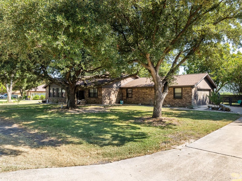 115 Wuensche, Thorndale, TX 76577
