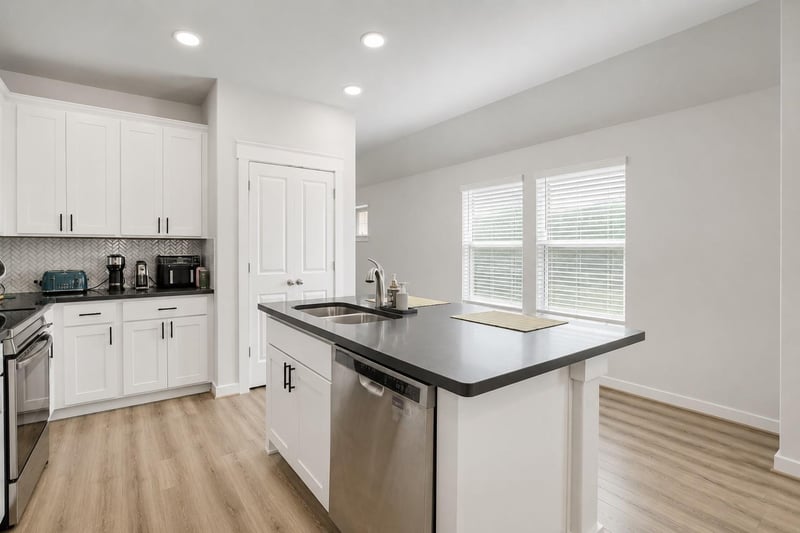 8004 Autumn Moor BND, Lago Vista, TX 78645