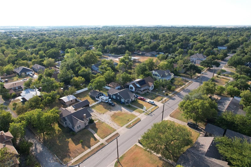 805 Howard ST, Taylor, TX 76574