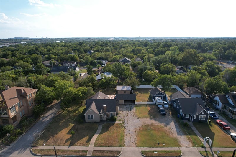 805 Howard ST, Taylor, TX 76574
