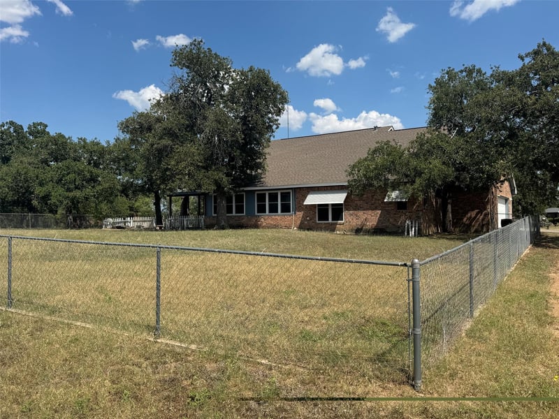 690 Ancient Oaks DR, Marble Falls, TX 78654