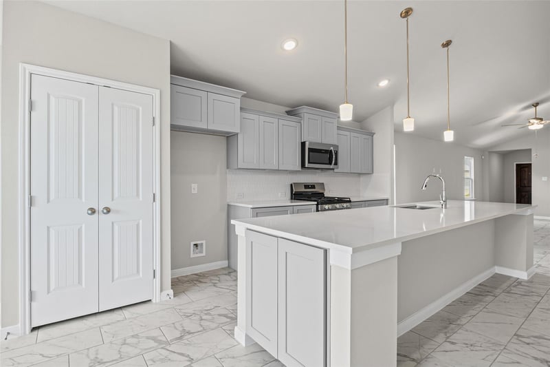 229 Ironshoe TRL, Liberty Hill, TX 78642