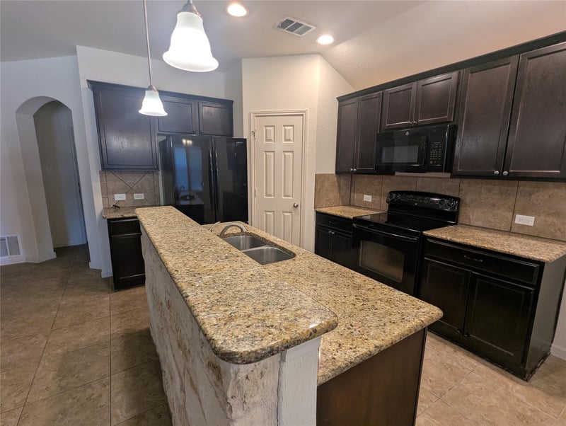 129 Park LN, San Marcos, TX 78666