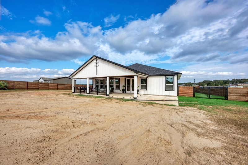 251 Estrella LN, Bastrop, TX 78602