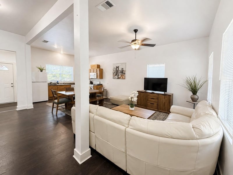 907 E 3rd ST, Austin, TX 78702