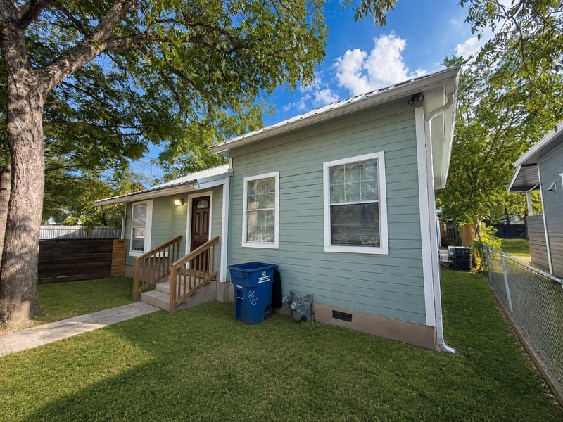 907 E 3rd ST, Austin, TX 78702