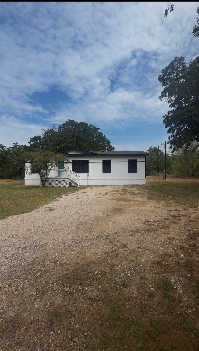 176 Whispering Pines DR, Bastrop, TX 78602