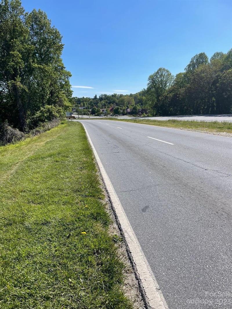 123 Francis Rd, Hendersonville, NC 28792