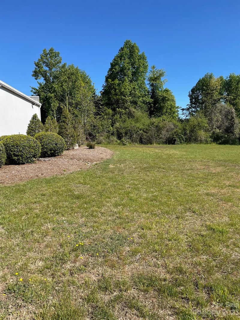 123 Francis Rd, Hendersonville, NC 28792