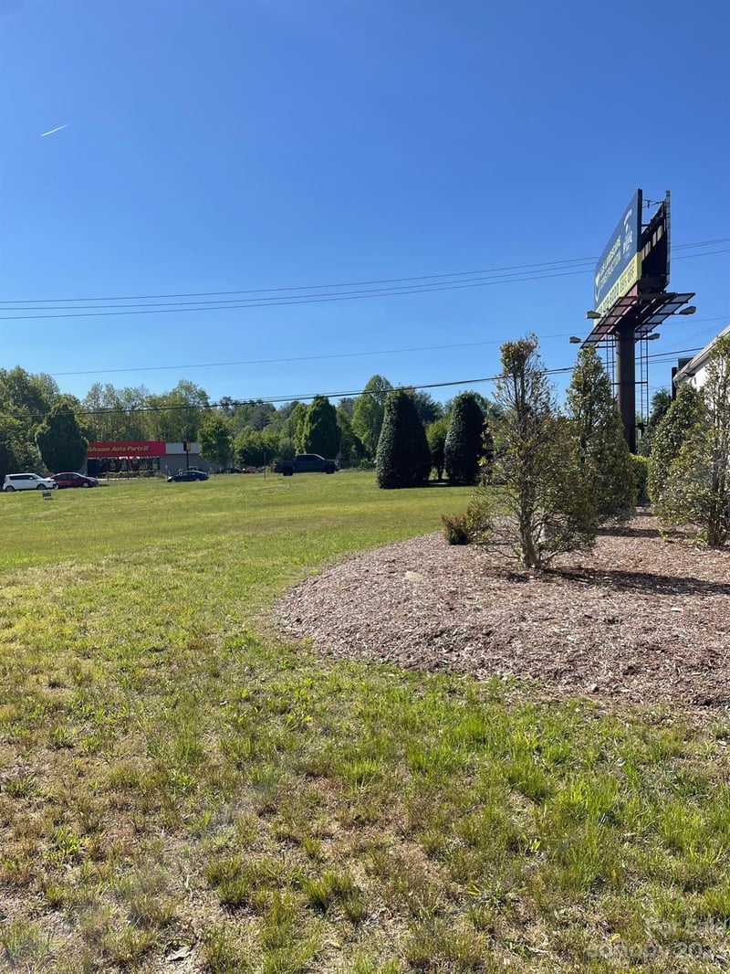 123 Francis Rd, Hendersonville, NC 28792