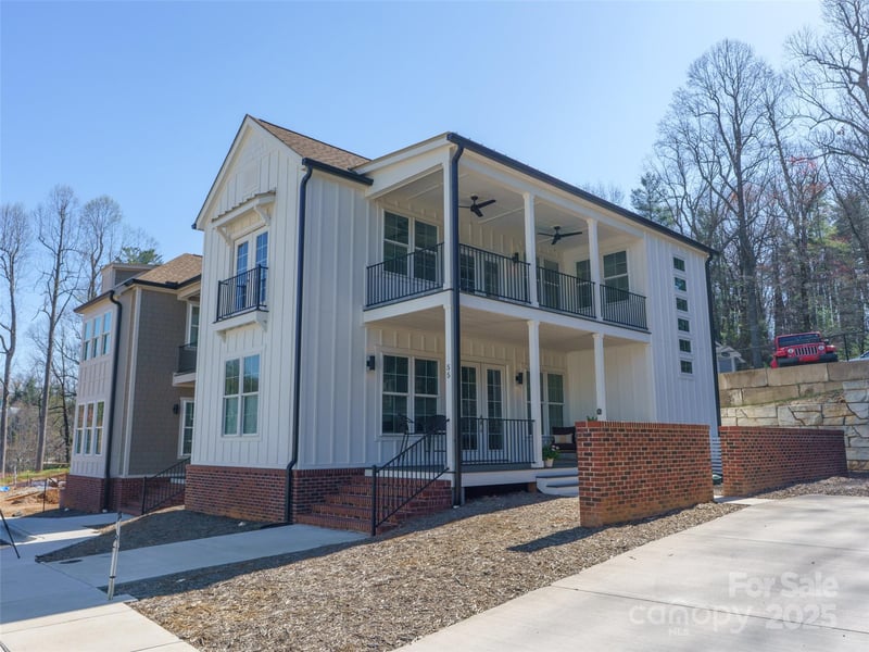 55 Skyvue Ct #E, Saluda, NC 28773