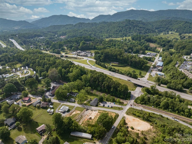 35 Lee Rd, Clyde, NC 28721