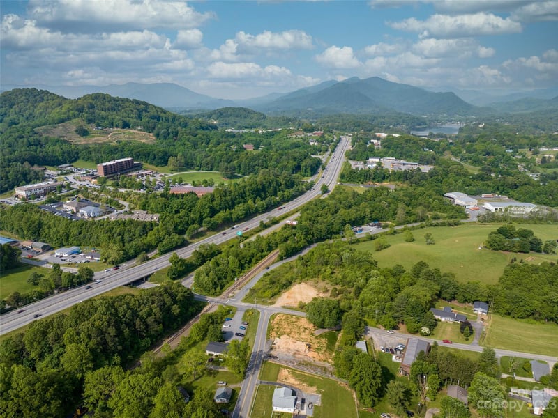 35 Lee Rd, Clyde, NC 28721
