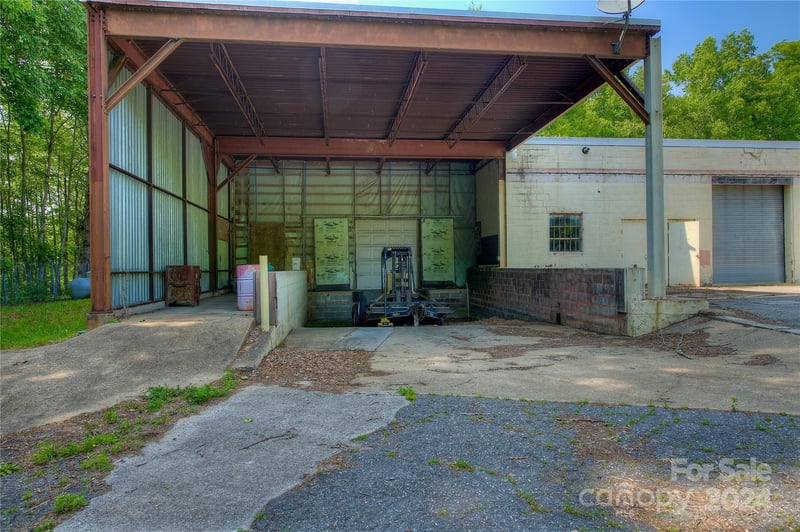 350 Henredon Rd, Spruce Pine, NC 28777