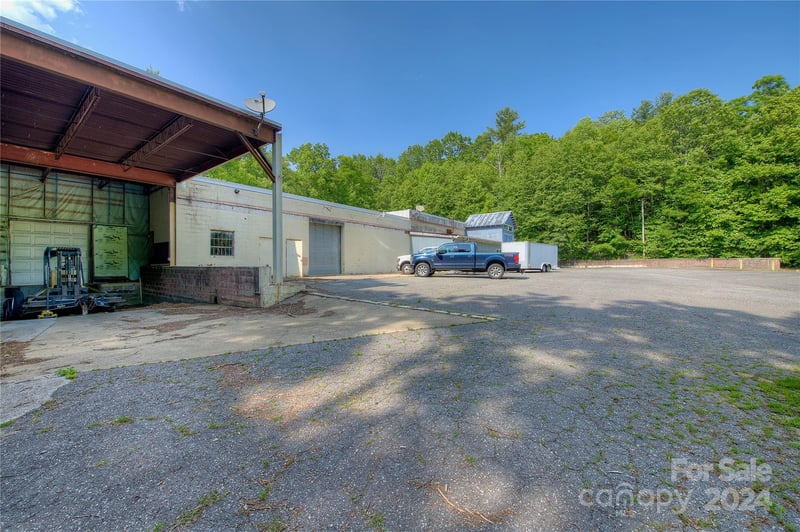 350 Henredon Rd, Spruce Pine, NC 28777