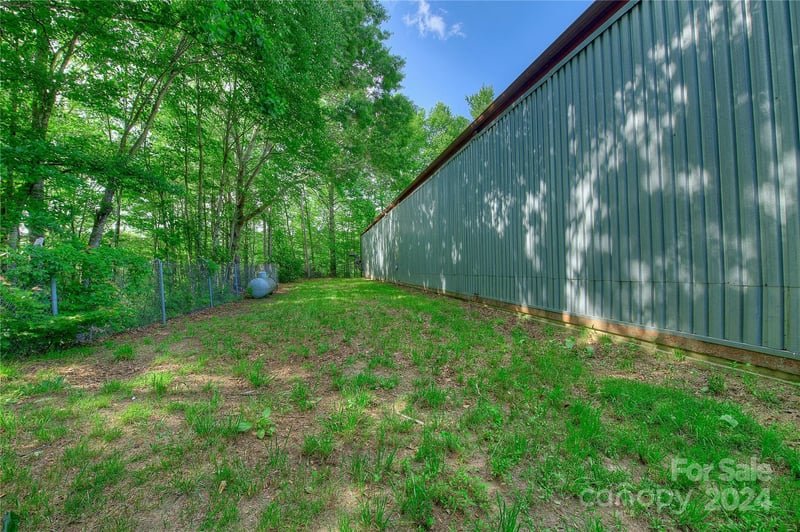 350 Henredon Rd, Spruce Pine, NC 28777