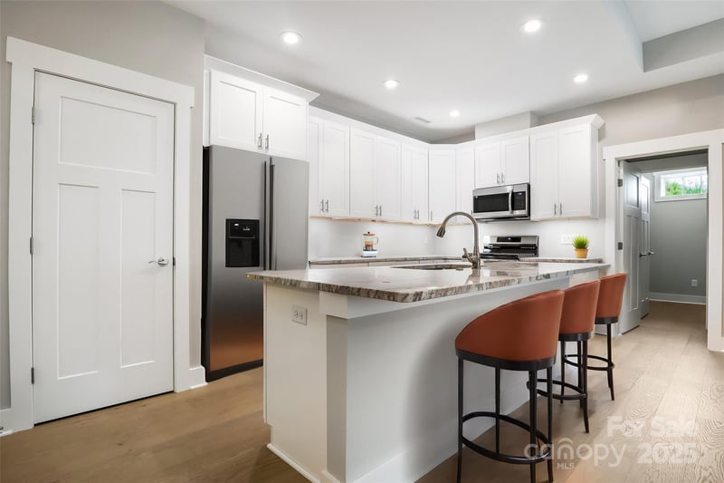 48 Creekside View Dr, Asheville, NC 28804