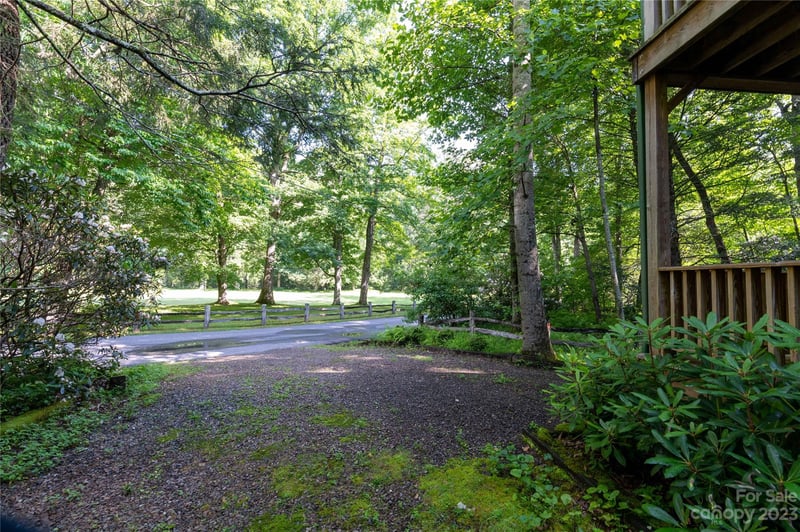 120 Brookwood Ln, Burnsville, NC 28714