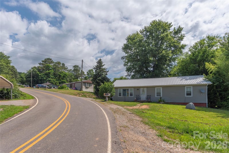 Scruggs Cir, Canton, NC 28716