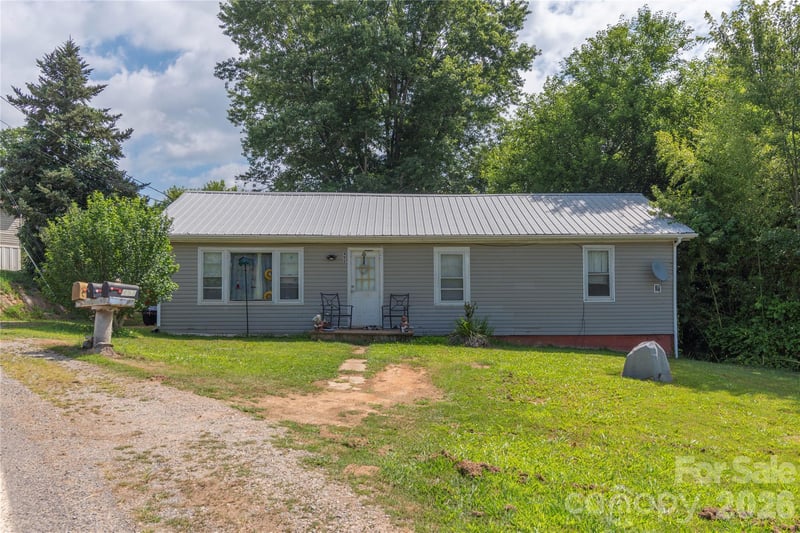 Scruggs Cir, Canton, NC 28716