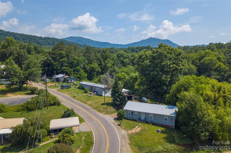 Scruggs Cir, Canton, NC 28716