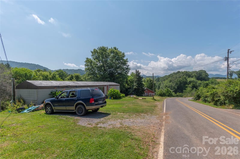 Scruggs Cir, Canton, NC 28716