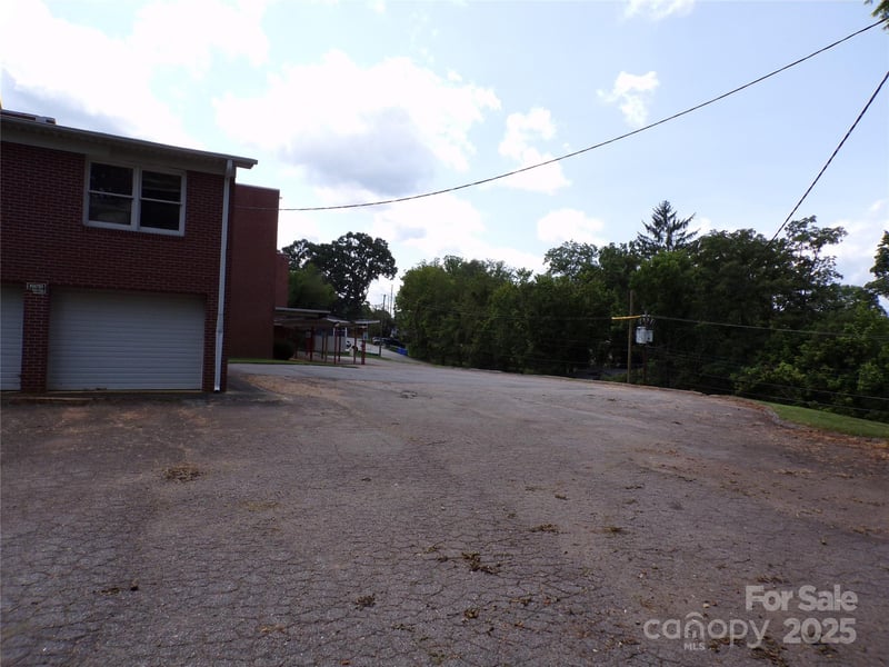 150 Westwood Pl, Asheville, NC 28806