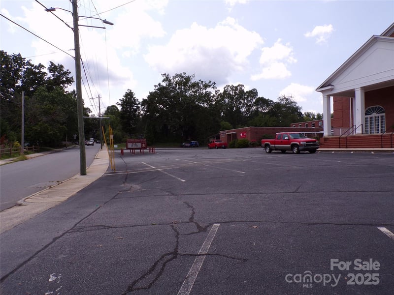 150 Westwood Pl, Asheville, NC 28806