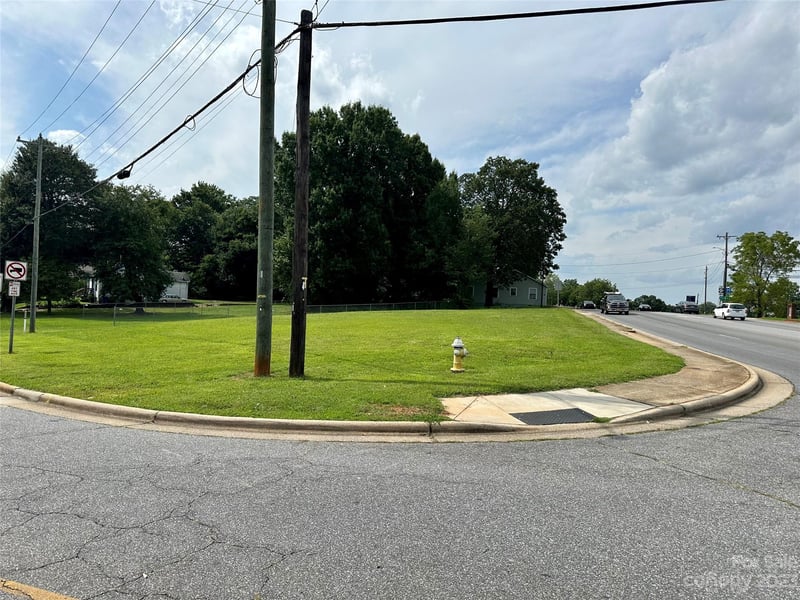 158 Lenoir Rhyne Blvd, Hickory, NC 28602