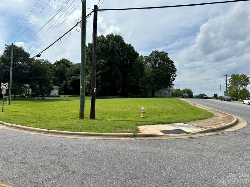 158 Lenoir Rhyne Blvd, Hickory, NC 28602