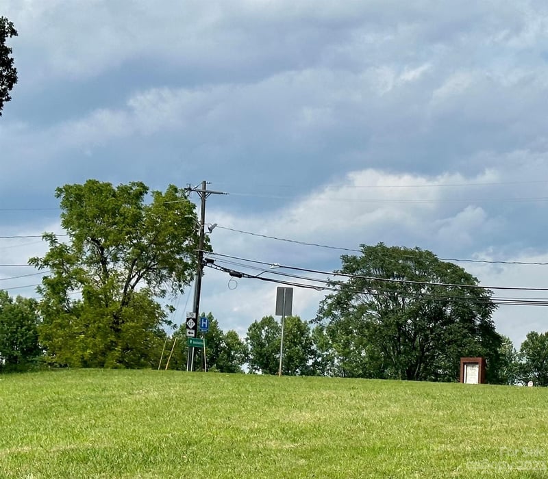 158 Lenoir Rhyne Blvd, Hickory, NC 28602