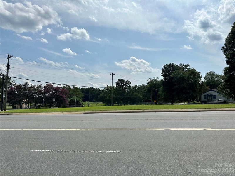 158 Lenoir Rhyne Blvd, Hickory, NC 28602