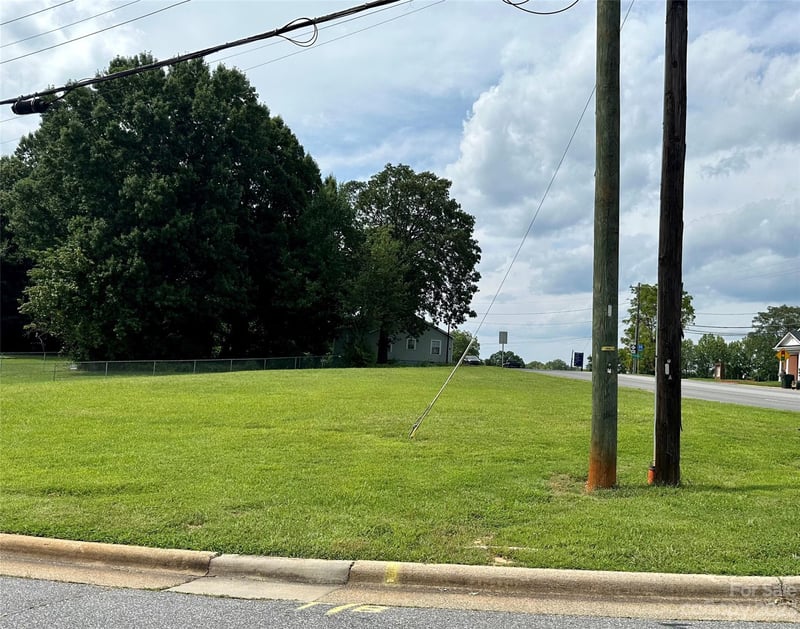 158 Lenoir Rhyne Blvd, Hickory, NC 28602