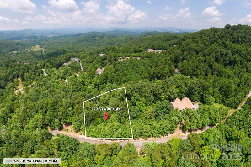 120 Ivywood Ln, Laurel Park, NC 28739
