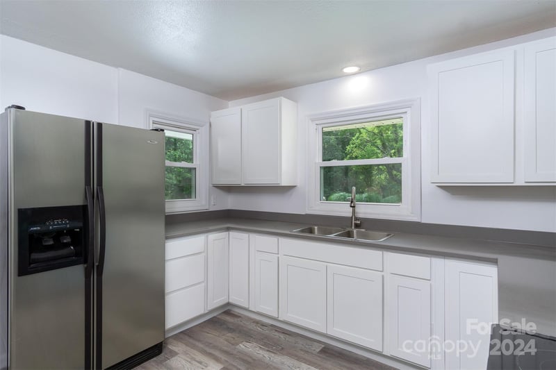 468 Deer Park Lake Rd, Spruce Pine, NC 28777