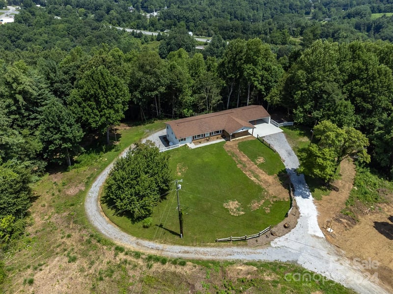 468 Deer Park Lake Rd, Spruce Pine, NC 28777