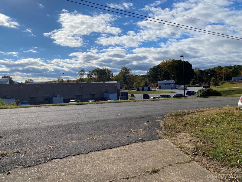 151 Mill Rd, Marion, NC 28752