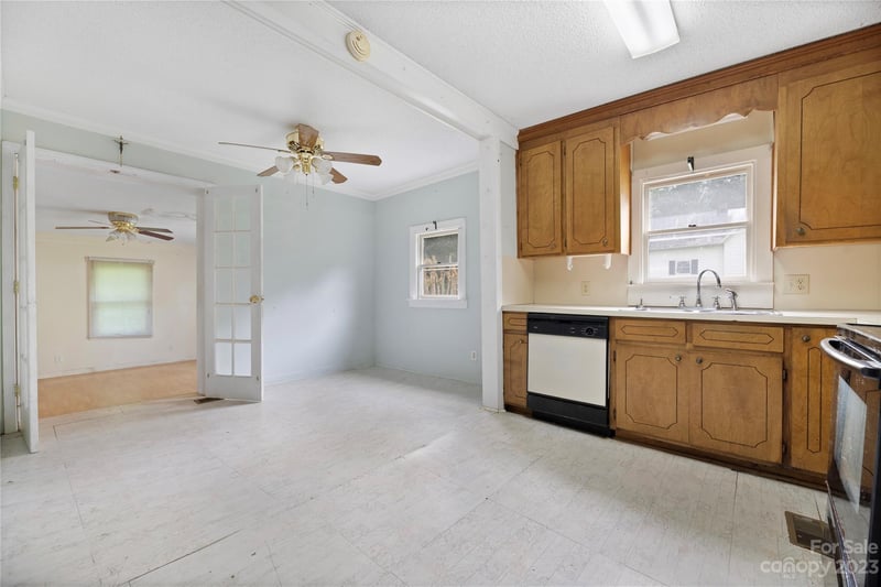 440 Oakland Ave, Statesville, NC 28677
