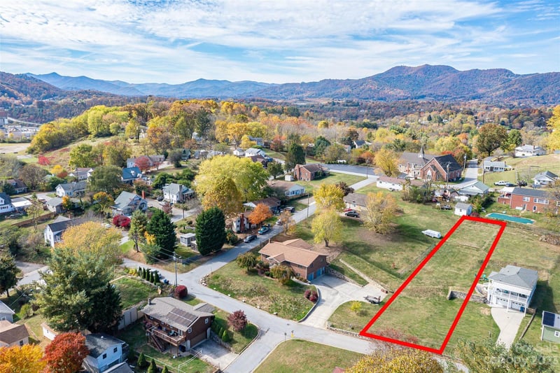 99999 Allen St, Canton, NC 28716