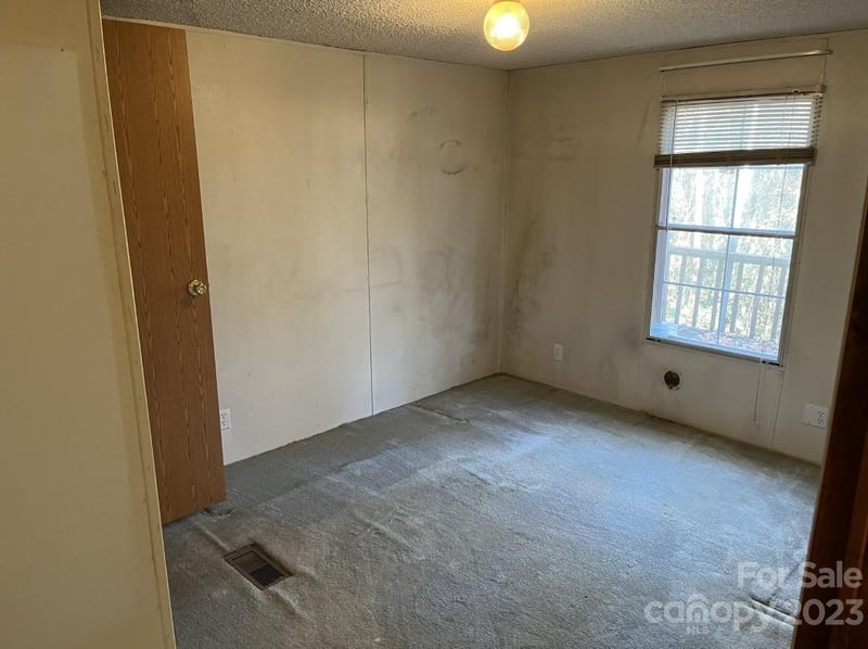 60 Shadowwood Dr, Taylorsville, NC 28681