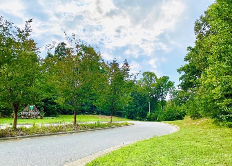 5147 Kings Pinnacle Dr, Kings Mountain, NC 28086