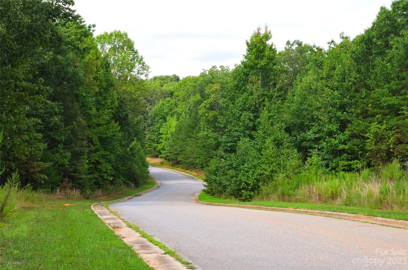 5143 Kings Pinnacle Dr, Kings Mountain, NC 28086