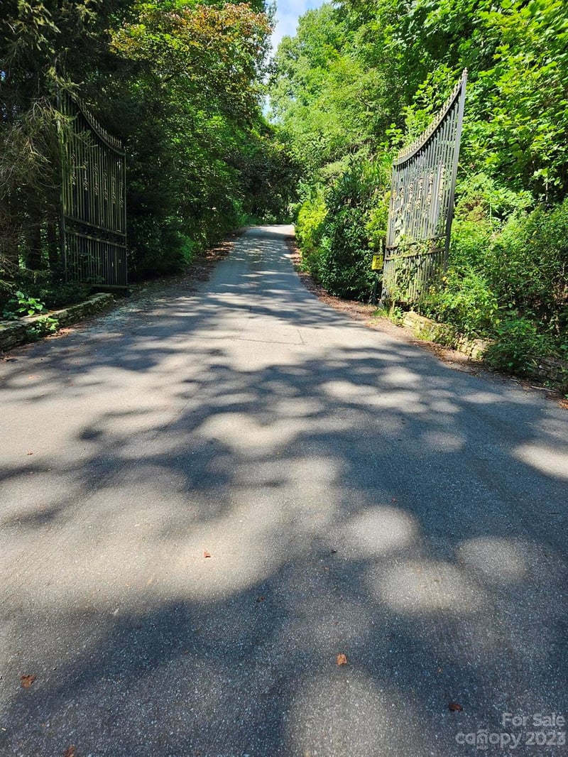 222 Club Crest Dr, Maggie Valley, NC 28751