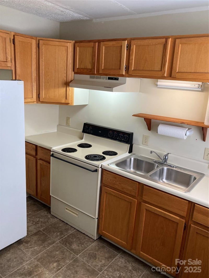 100 Normandy Dr, Morganton, NC 28655