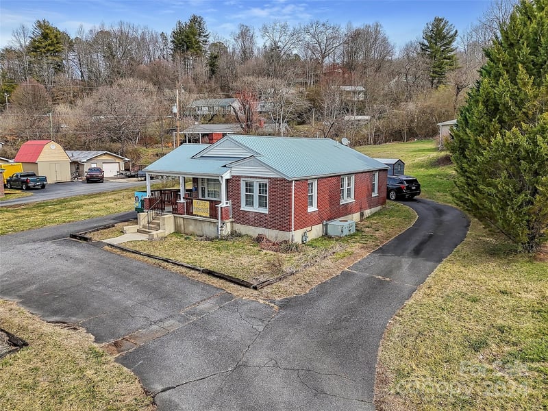 286 Skyland Dr, Sylva, NC 28779