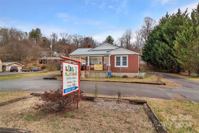 286 Skyland Dr, Sylva, NC 28779